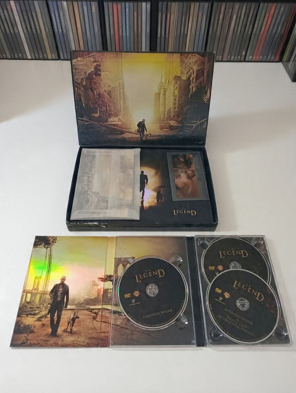 I Am Legend Ultimate Collector’s Edition 3-Disc DVD Set – Will Smith